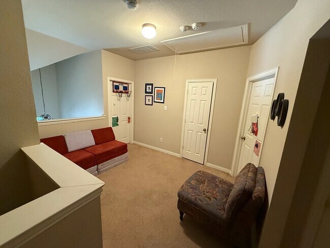 Building Photo - 10225 Ashburn Dr