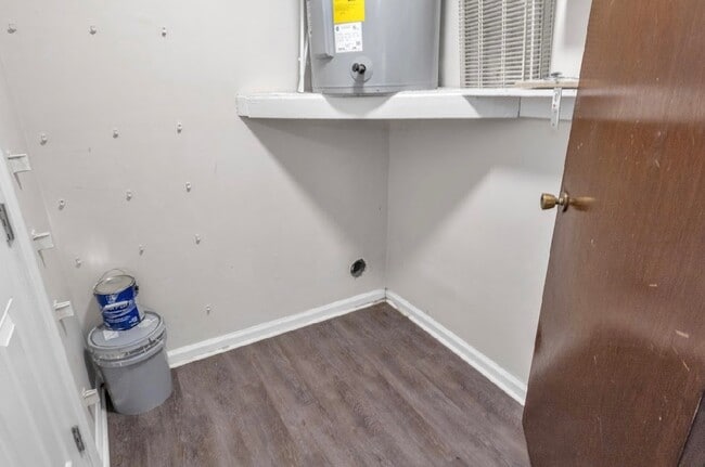 Building Photo - 102 Kimeran Ln