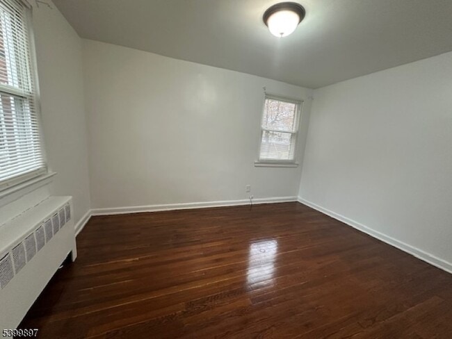 Building Photo - 17 Carolyn Terrace