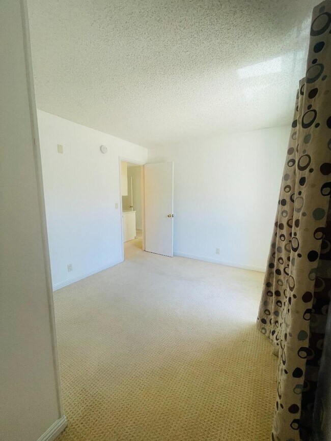Building Photo - 1150 Stafford Dr