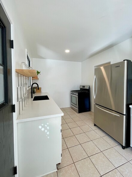 Kitchen - 13219 Crossdale Ave