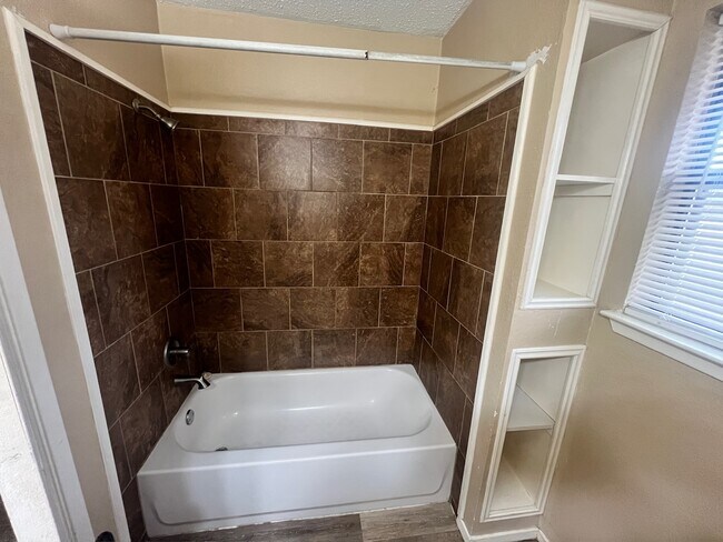 Building Photo - 119 S 5th St