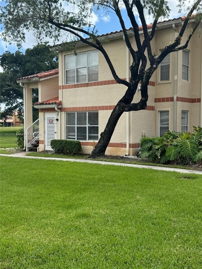 Building Photo - 3400 Pinewalk Dr N
