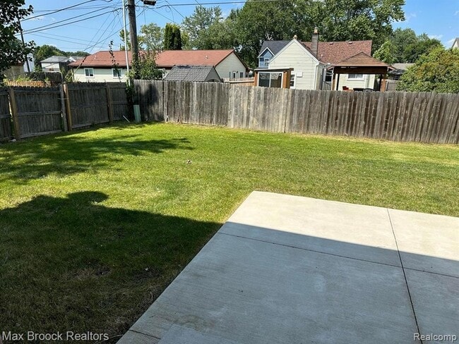 Building Photo - 1049 Birchwood Ave