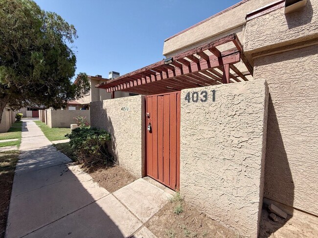 Building Photo - 4031 W Mesquite Ln