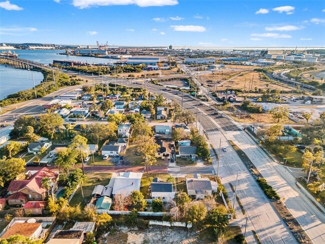 Building Photo - 2008 Oakwood Ave