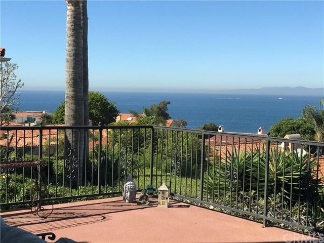 Building Photo - 557 Vía Almar