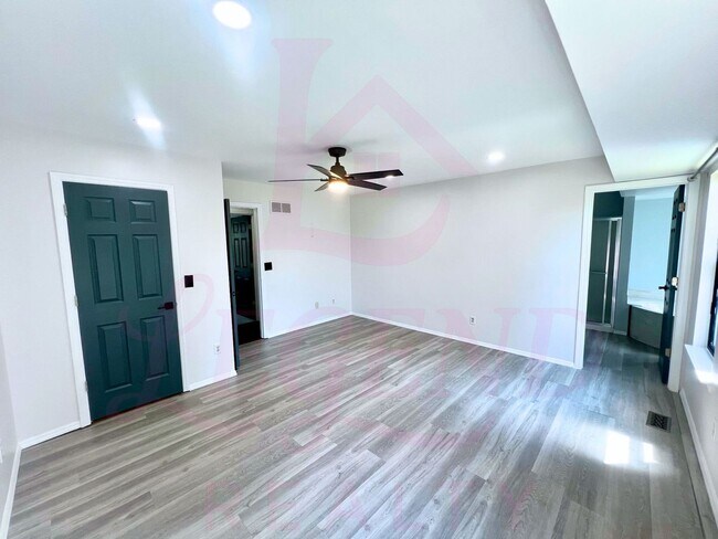 Building Photo - MOVE IN READY - Atrium Ranch for Rent in O...