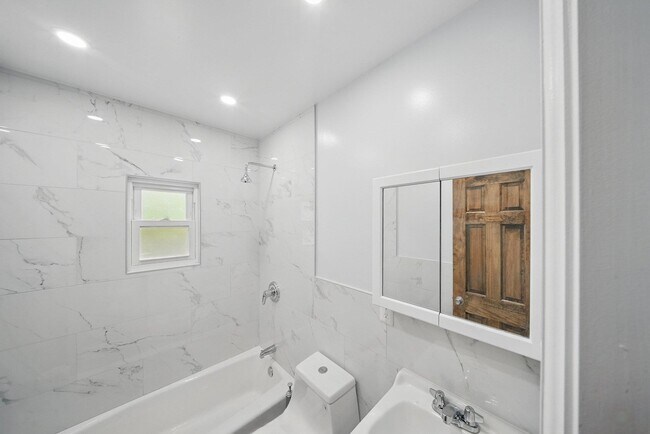 Building Photo - 14 Yankee Pl