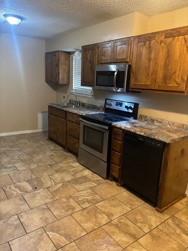 Building Photo - 2 Bedroom House in Pryor