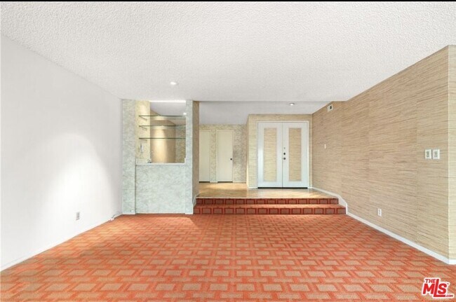 Building Photo - 321 N Oakhurst Dr