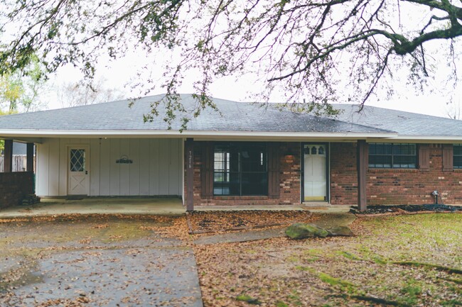 Primary Photo - 7216 Westlake Rd