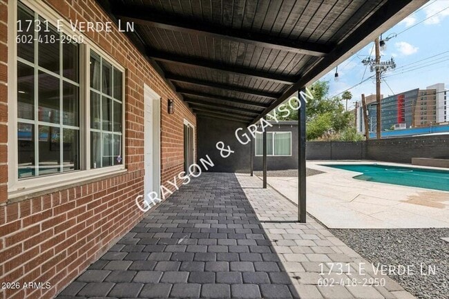 Building Photo - Beautiful Brick Home in Phoenix
