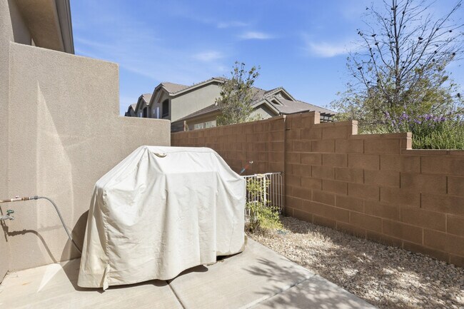 Building Photo - 4221 Torrey Pines Dr