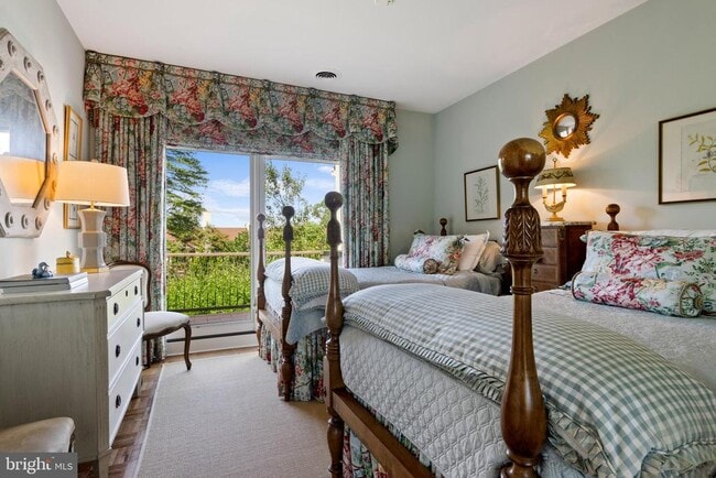 Building Photo - 4 Brettagne