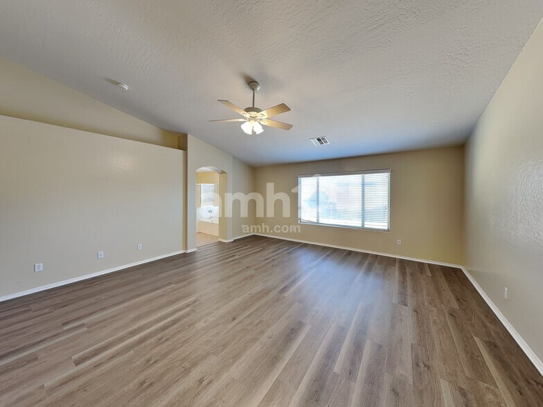 Building Photo - 15018 W Aster Dr