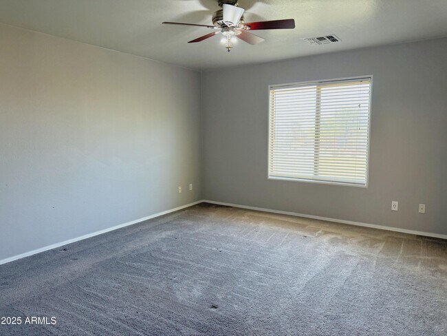 Building Photo - 2528 E Meadow Creek Way