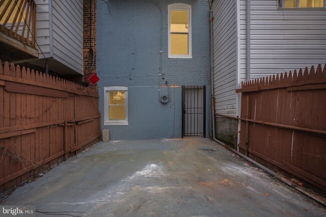 Building Photo - 2212 W Fayette St