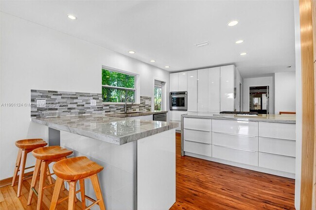 Building Photo - 2910 N Flagler Dr