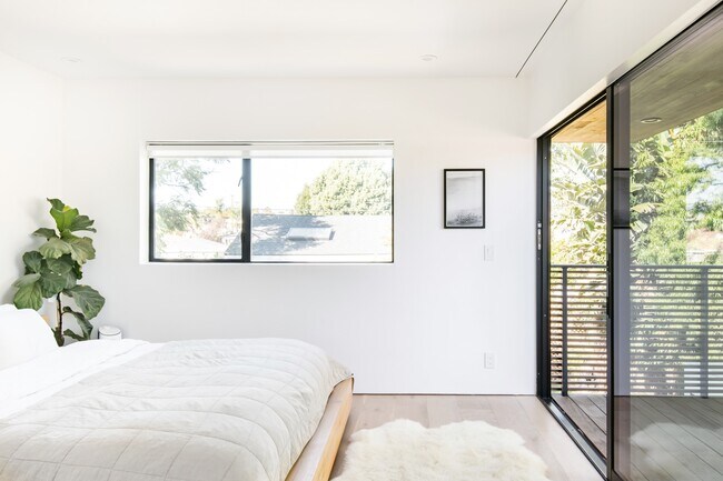 Building Photo - 837 Flower Ave