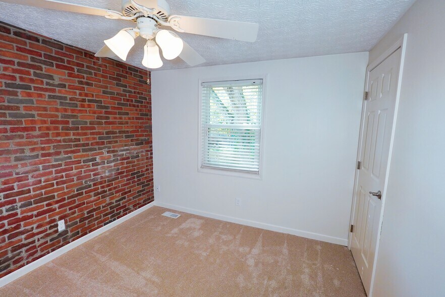 Building Photo - 8711 Blessing Dr