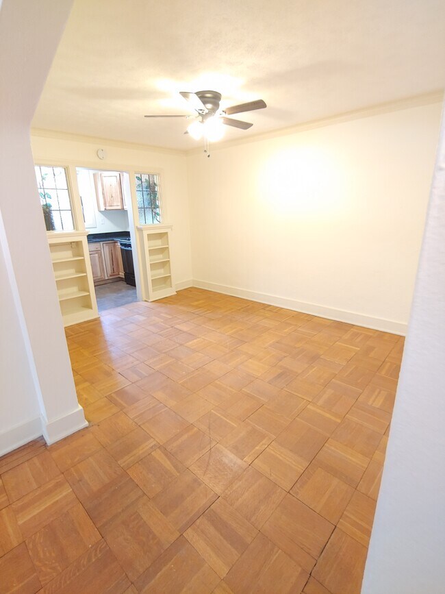 Building Photo - 769 Shady Dr E