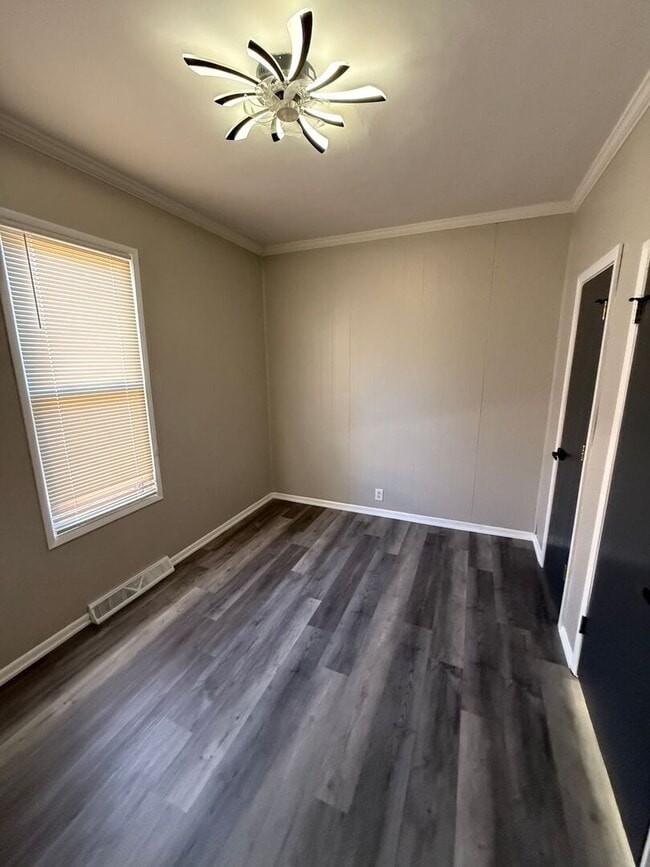 Building Photo - 17842 Park Ave