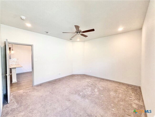 Building Photo - 326 Grn Valley Dr