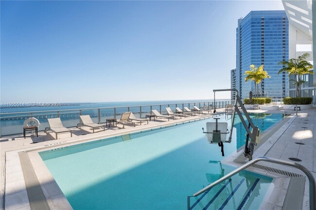 Building Photo - 1300 Brickell Bay Dr