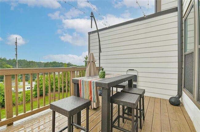 Building Photo - 2048 Holtz Ln