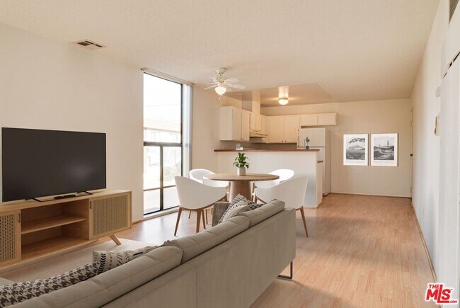 Building Photo - 950 Edgecliffe Dr