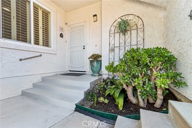 Building Photo - 10 Pantano