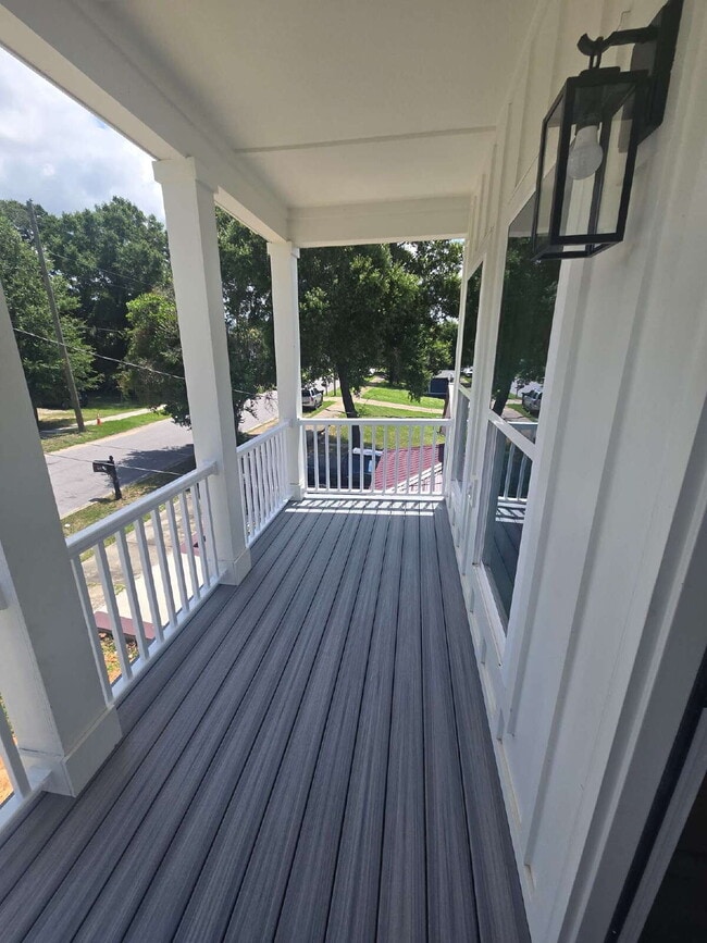 Building Photo - New Construction, 3 bed 3 bath near downtown!
