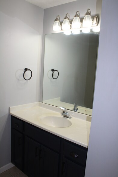 Building Photo - 14943 Lenox Dr