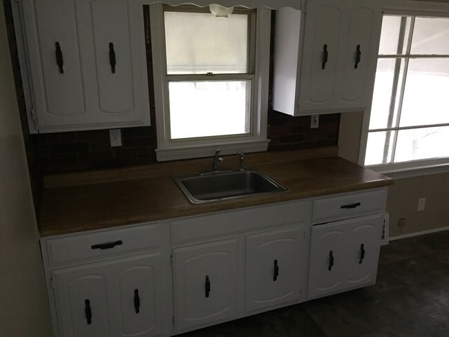 Building Photo - 12025 Shady Oak Blvd