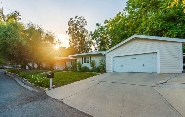 Building Photo - Beautiful Tarzana Rental!