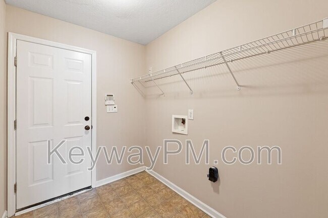 Building Photo - 304 Elbrus Way