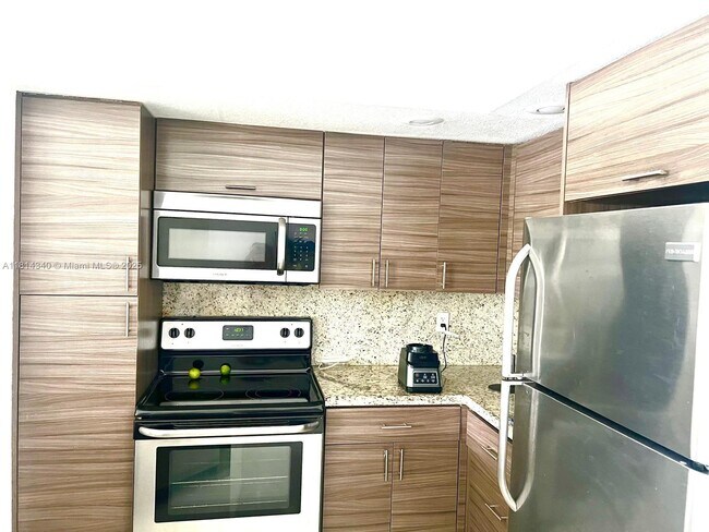 Building Photo - 731 Vista Isles Dr