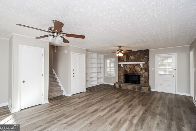 Building Photo - 112 Creekview Dr