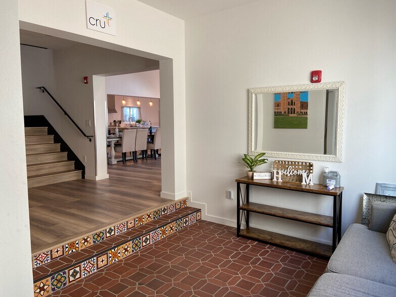 Building Photo - 626 Landfair Ave.