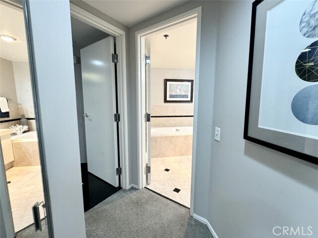 Building Photo - 525 E Seaside Way