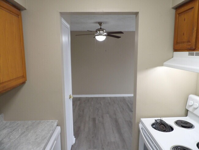 Building Photo - 140 Landings Dr