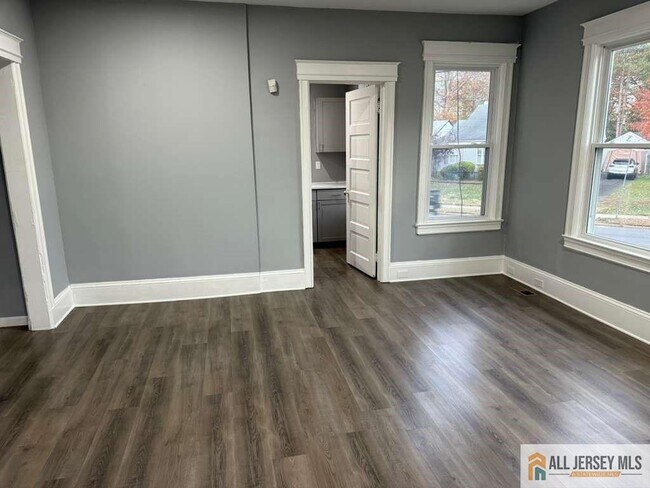 Building Photo - 107 Parkway Ave