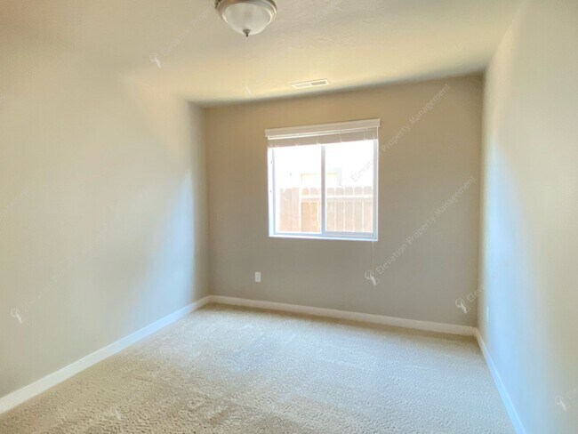 Building Photo - Charming 3-Bedroom, 2-Bath NW Redmond Home