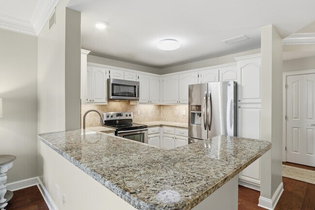 Building Photo - 5400 Park Ave