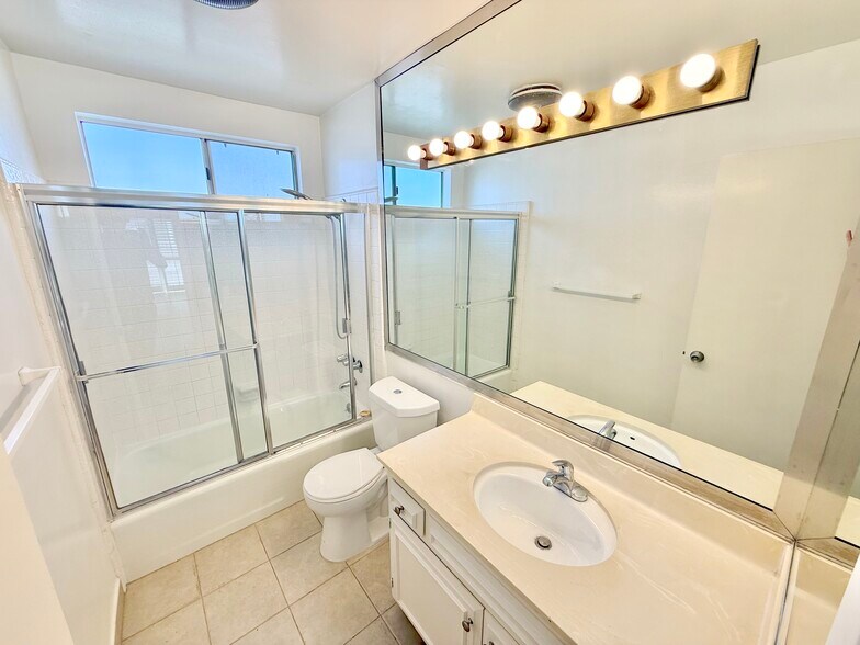 Building Photo - 1534 11th St