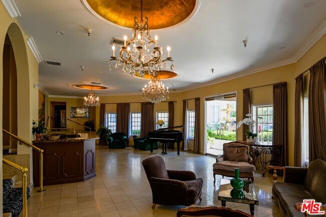 Building Photo - 1424 N Crescent Heights Blvd