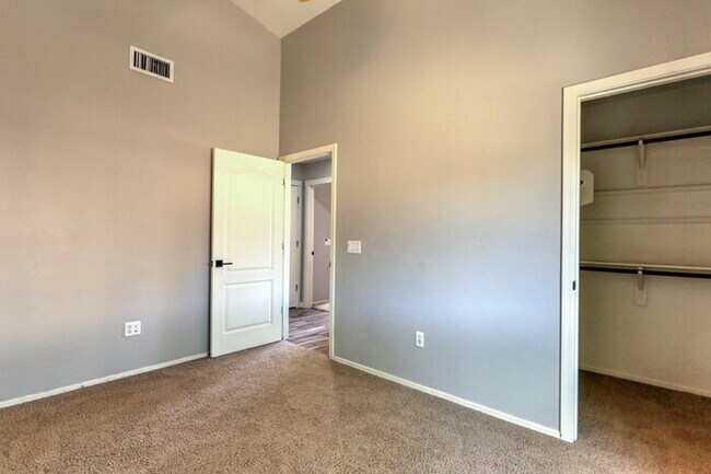 Building Photo - Madera Highlands