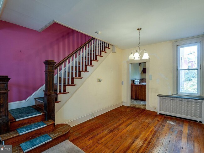 Building Photo - 524 Howard Ave