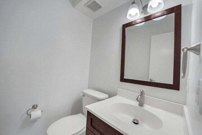 Building Photo - 4550 SW 68th Ct